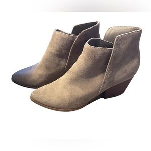Grayish tan taupe ankle boots with brown heel dolce vita sz 8